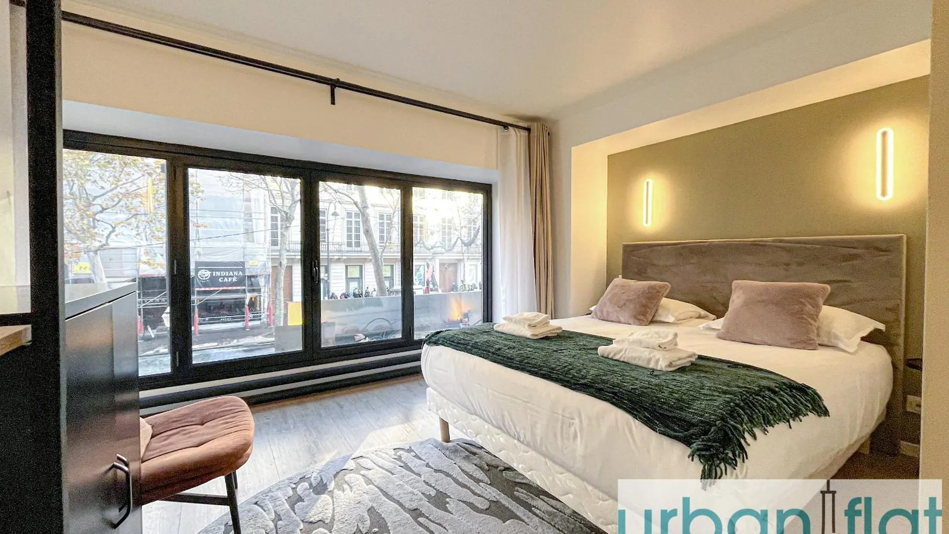 Urban Flat 194 - Spacious 3 Bedroom Montmartre Paris France