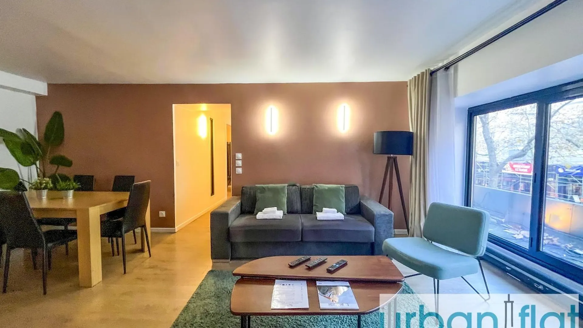 Urban Flat 194 - Spacious 3 Bedroom Montmartre Paris Apartment