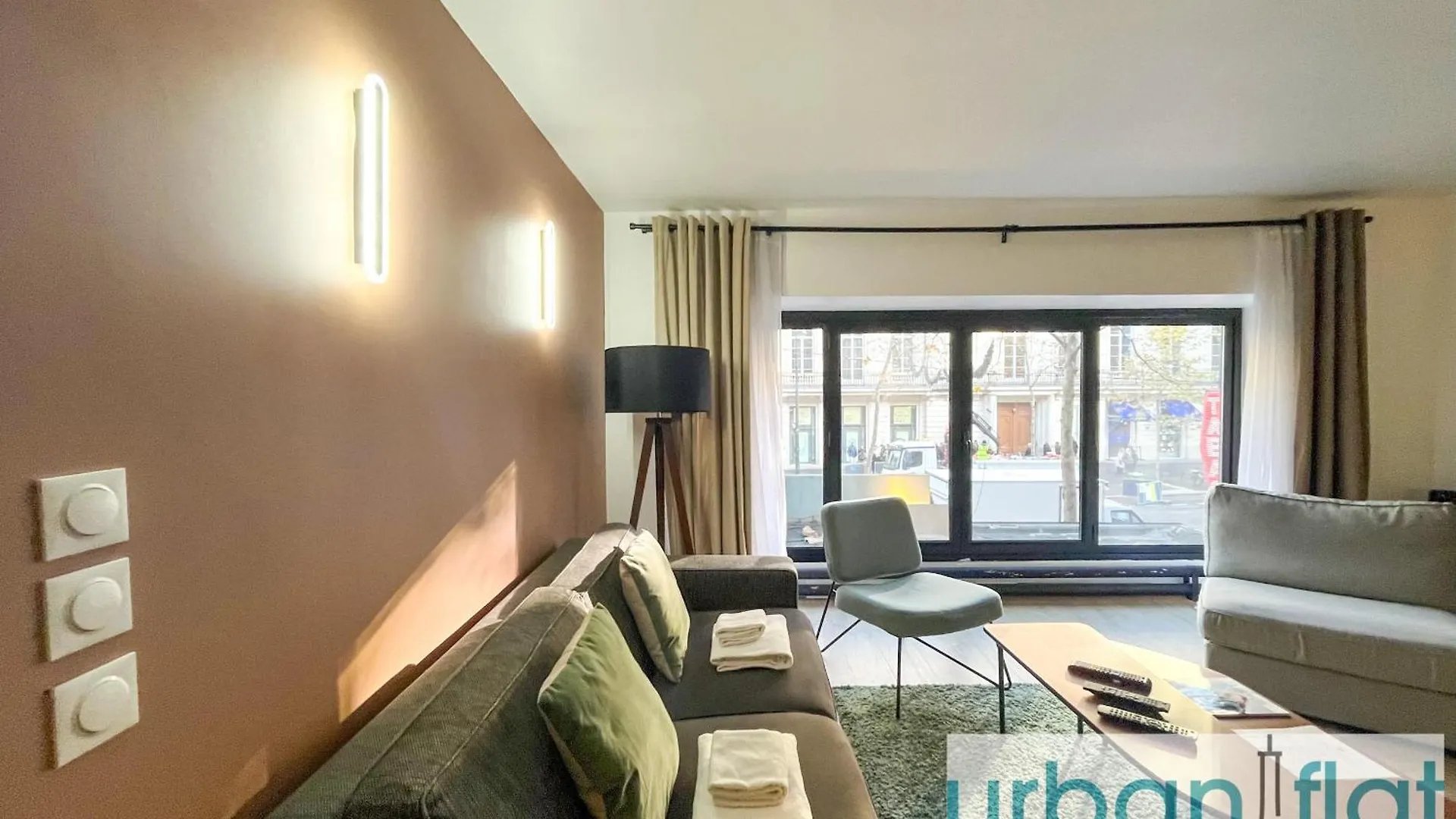 Urban Flat 194 - Spacious 3 Bedroom Montmartre Paris