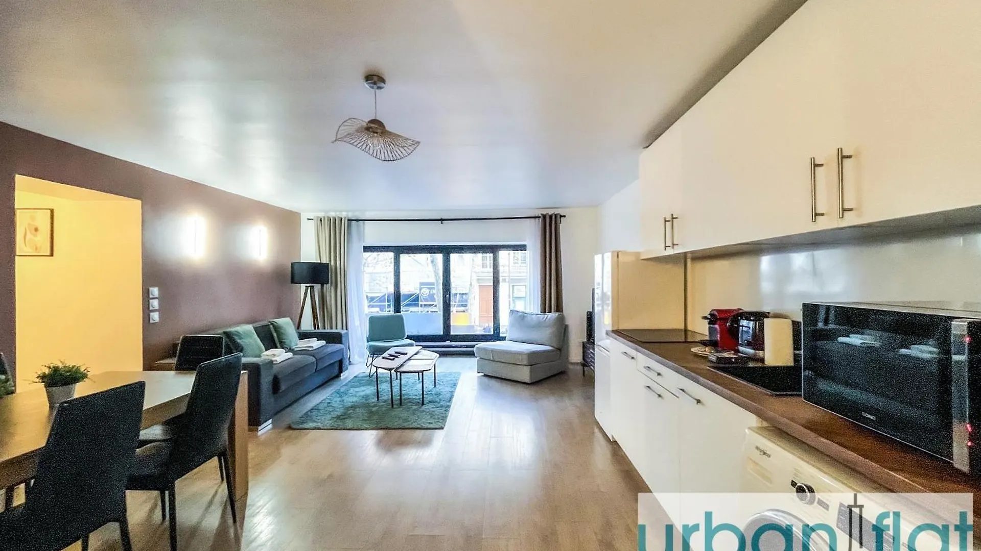 Urban Flat 194 - Spacious 3 Bedroom Montmartre location